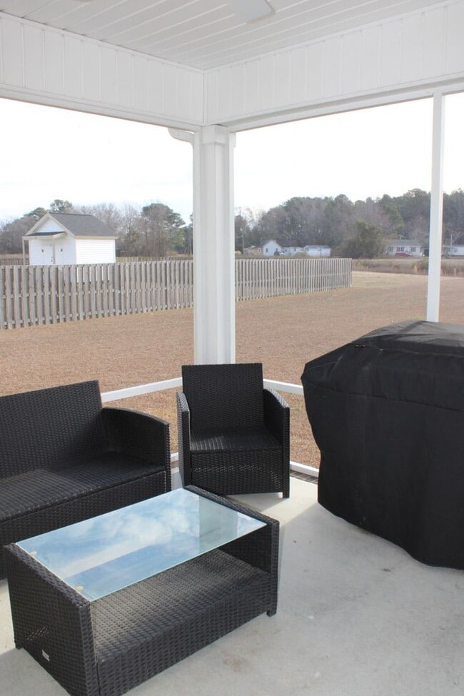 Building Photo - Welcome to your dream home!