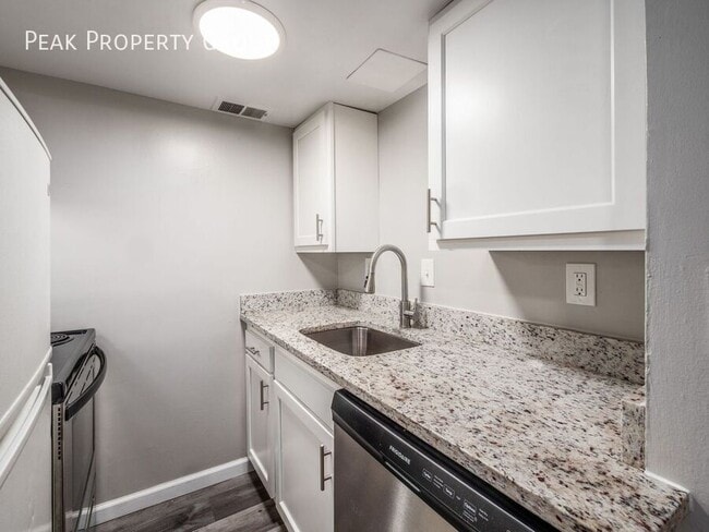 Building Photo - 70 W 8th Ave