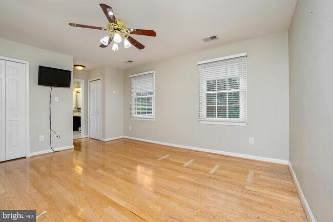 Building Photo - 5819 Stone Ridge Dr