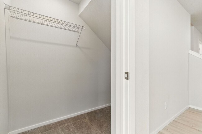 Building Photo - Beautifully Maintained Home in Coveted HOA...