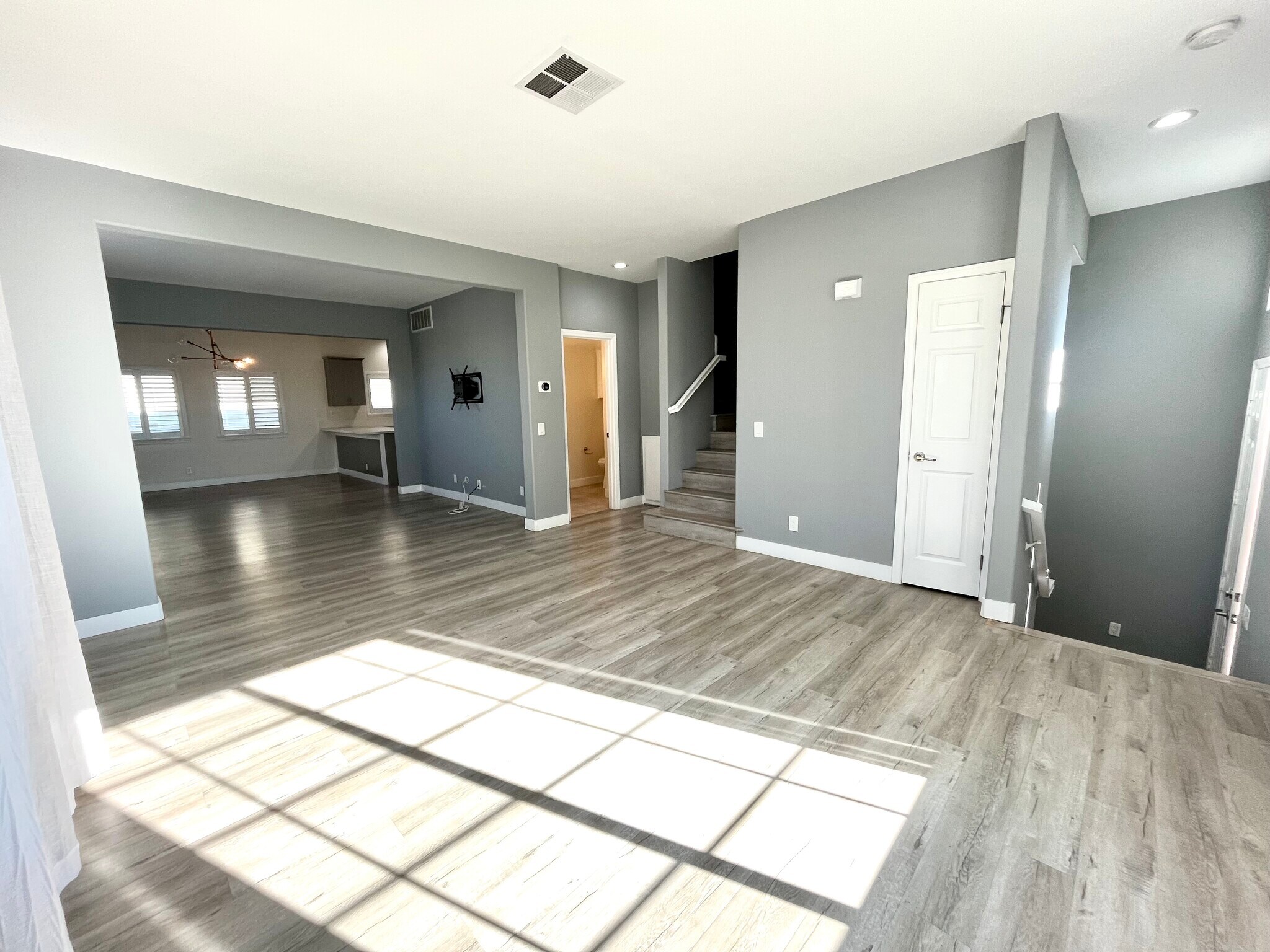 living room/entry - 16619 Yukon Ave