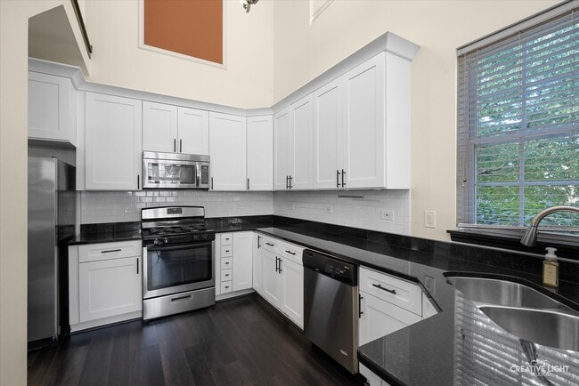 Building Photo - 230 St James Pkwy