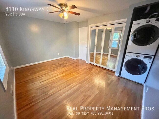 Building Photo - UPDATED 2 BEDROOM HOME - PRVATE BACK YARD ...