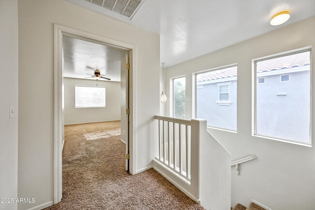 Building Photo - 1528 S Roadrunner Dr