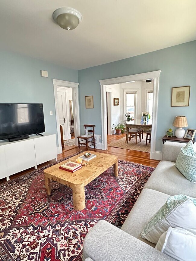 Primary Photo - The Perfect 2bed/1bath with Porch, Private...