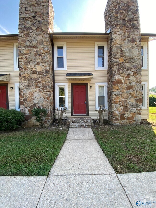 Building Photo - 9017 Mahogany Row SE