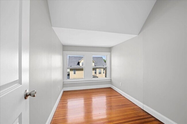 Building Photo - 480 White St