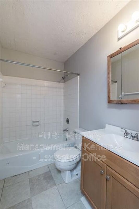 Building Photo - 3736 Camelot Dr
