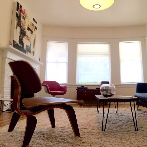 Building Photo - 1523 SE Ankeny St