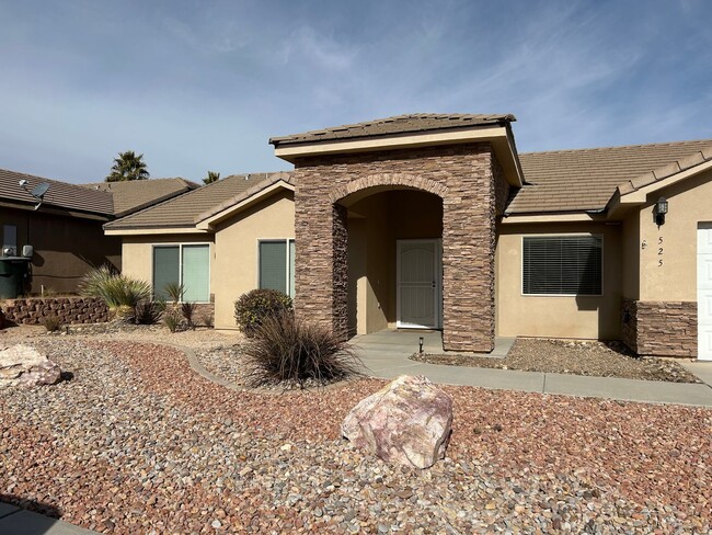 Primary Photo - Turtleback Canyon Home