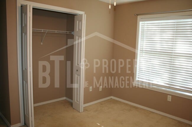 Building Photo - Price Reduced! 3 Bedroom 2 Car Garage Dupl...