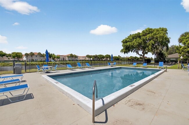 Building Photo - 2913 SW 22nd Cir