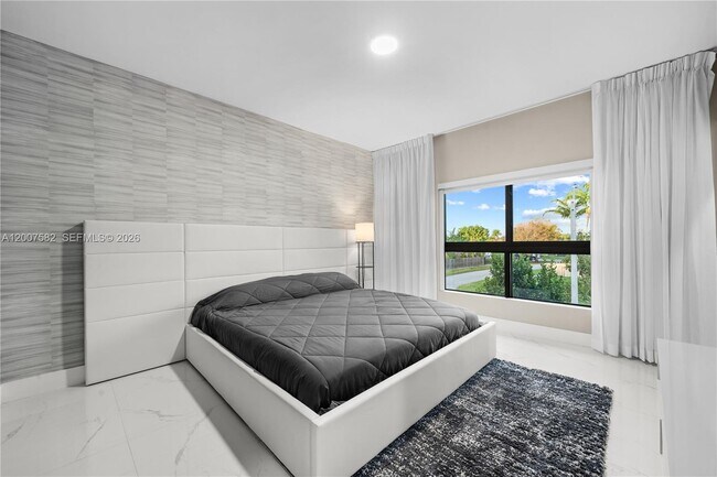 Building Photo - 17900 SW 149th Ave