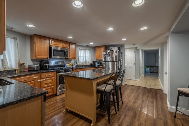 Building Photo - 4038 N Lavergne Ave