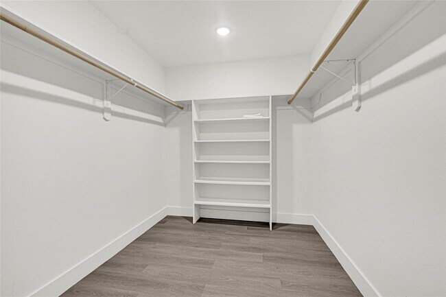 Building Photo - 1008 Danube St