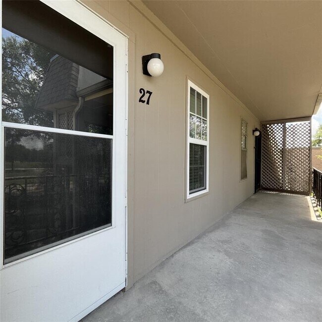 Building Photo - 5550 N Braeswood Blvd
