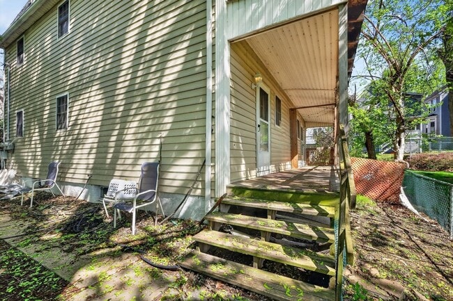 Building Photo - Charming 3BR Duplex in Dunmore