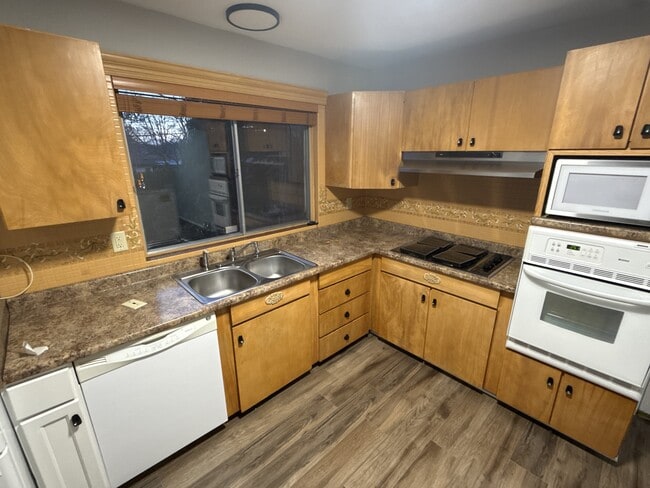 Building Photo - 1475 Hollywood Ln