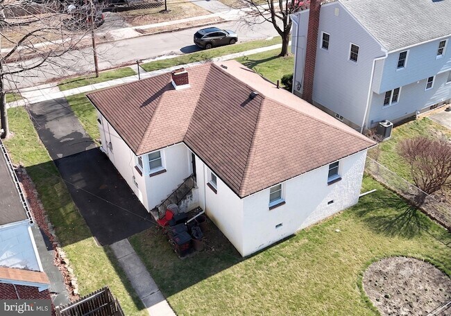 Building Photo - 32 Bonsall Ave