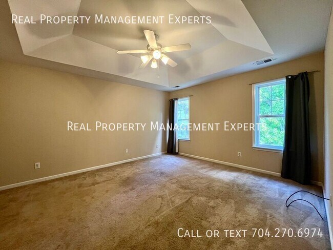 Building Photo - 10102 Old Carolina Dr