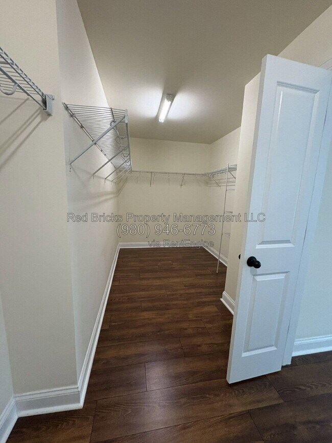 Building Photo - 2403 Palmdale Walk Dr