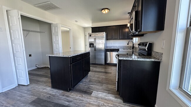 Building Photo - 155 Waterwheel Cir