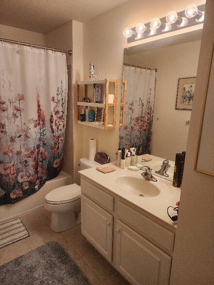 Building Photo - 304 Arthur Ct