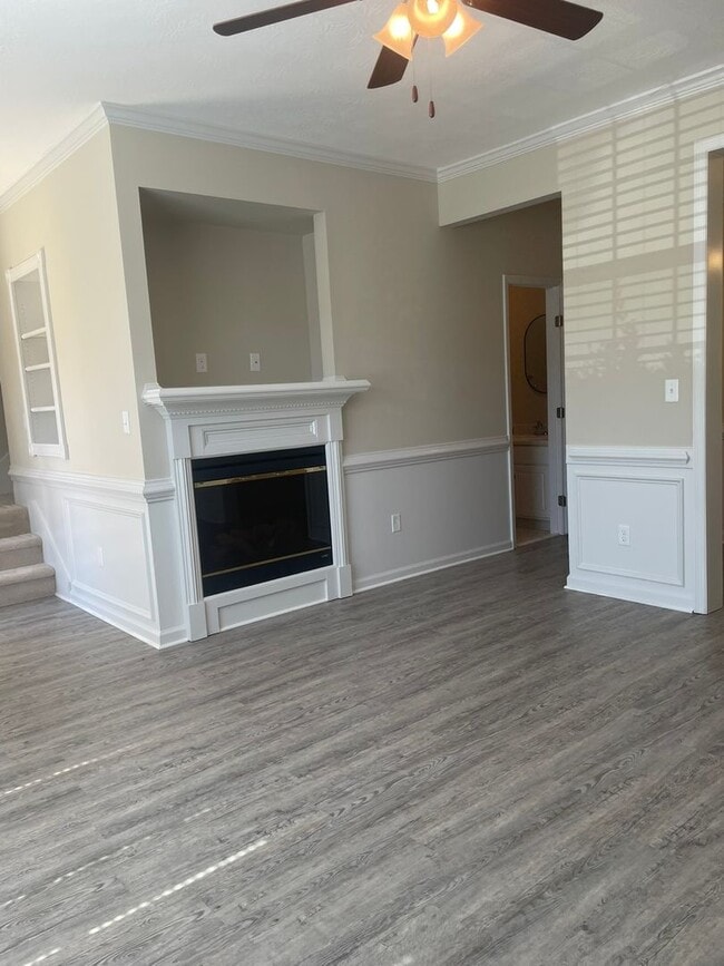 Building Photo - Beautiful Townhome Across Street From Jones Creek Golf Club