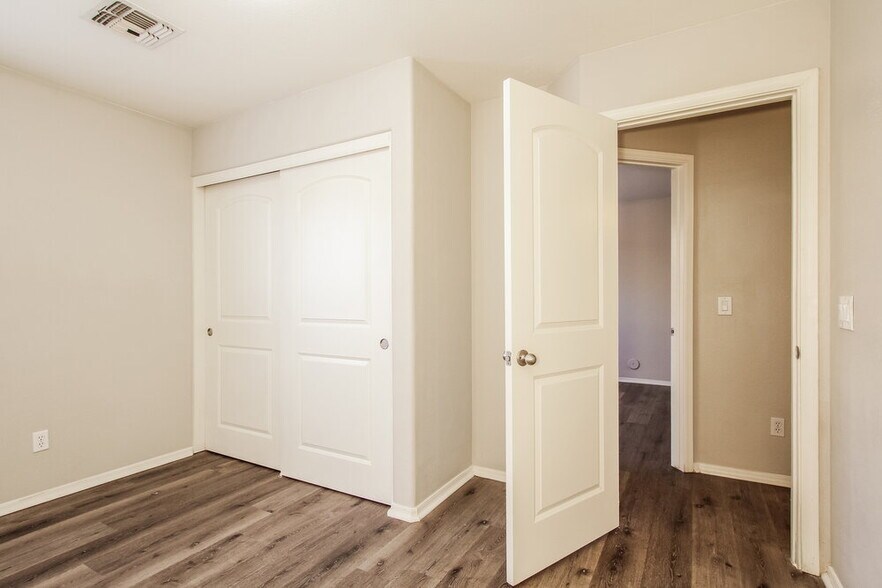 Building Photo - 802 S 126th Ave