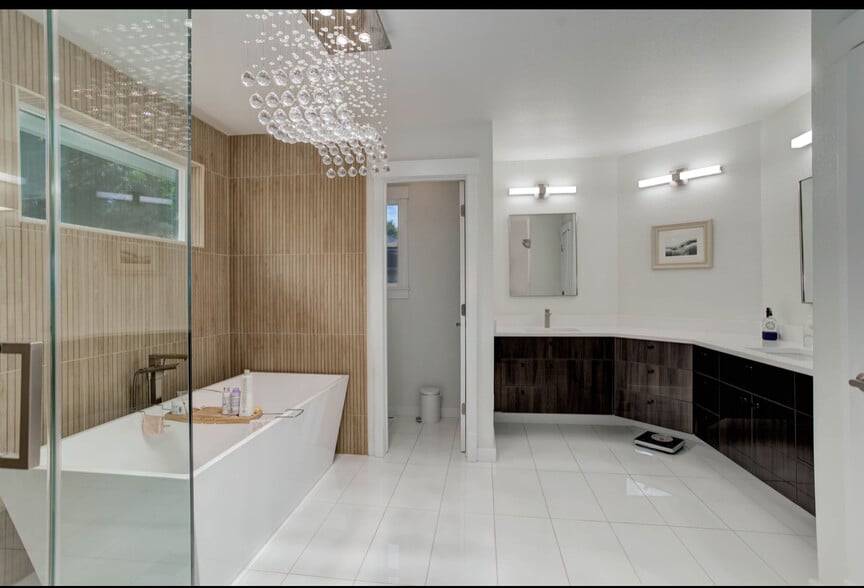 Primary bath - 2305 Eagles Nest Dr