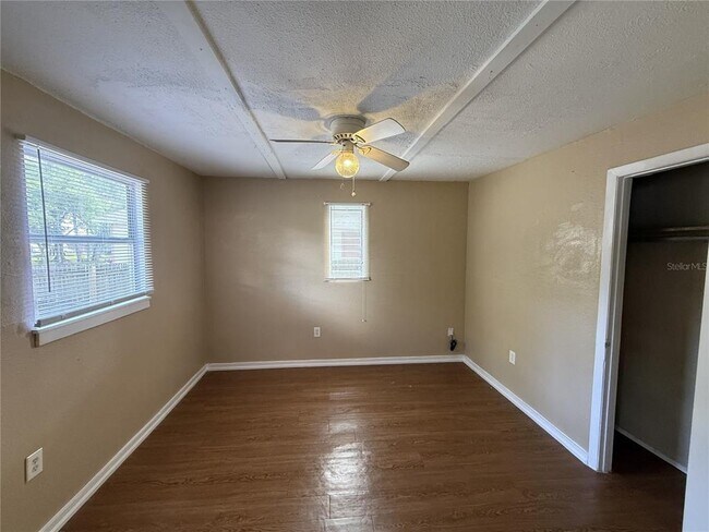 Building Photo - 314 W Crescent Dr