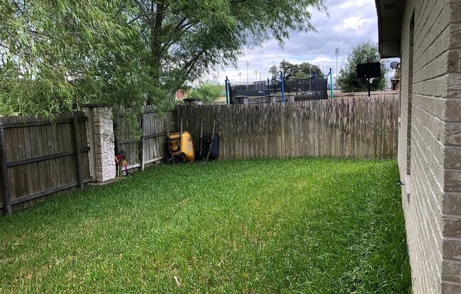 Building Photo - 906 Barchetta Dr