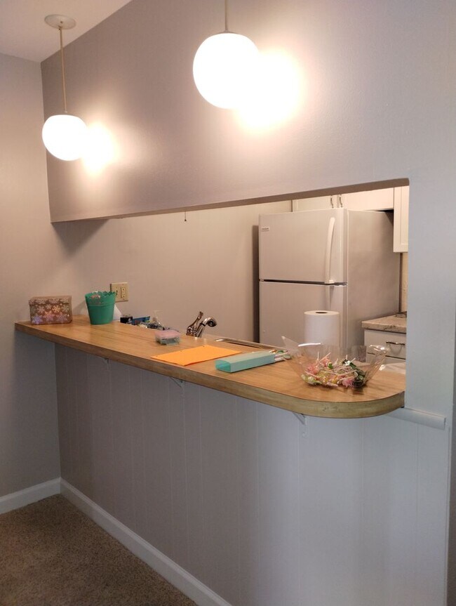 Building Photo - 728-728 Red Deer Ln