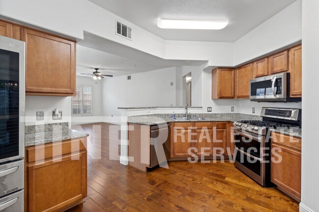 Building Photo - Beautifully updated Natomas Condo in Gated...