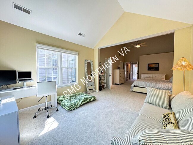 Building Photo - 5654 Governors Pond Cir