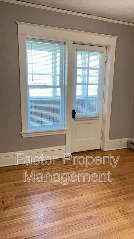 Building Photo - 122 Parsons St