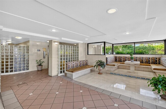 Building Photo - 2201 Brickell Ave