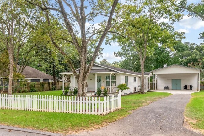Building Photo - Special Home in Pinehurst