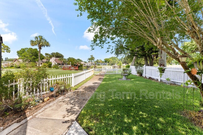 Building Photo - 800 Black Duck Dr