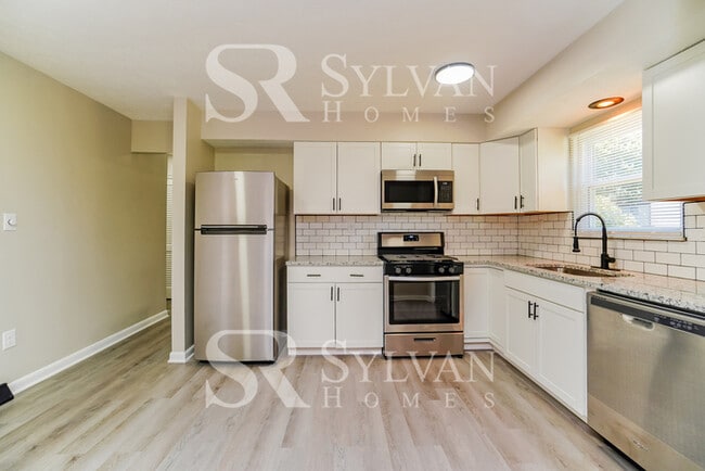 Building Photo - Prepare to fall in love with this 3 bedroo...