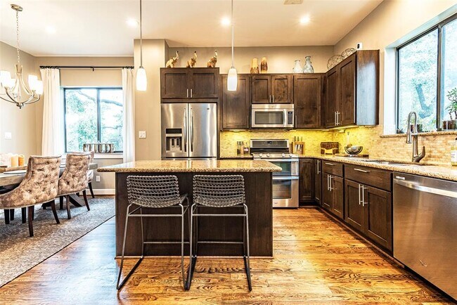 Building Photo - 2510 Chenevert St