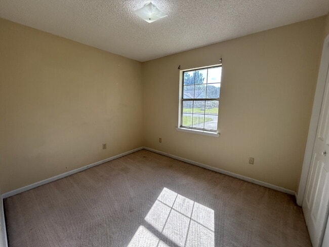 Building Photo - House for Rent