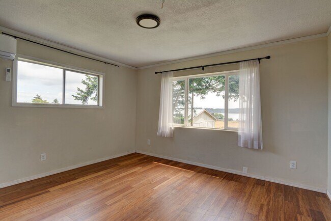 Building Photo - 2 Bed 2 Bath Country Home with Penn Cove View on 2.5 Acres