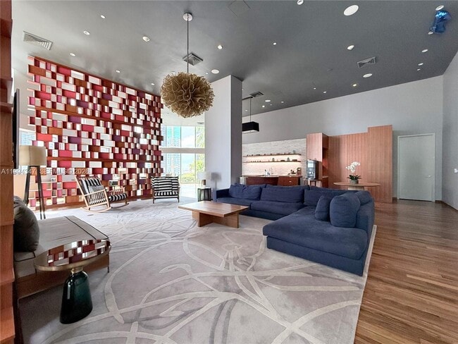 Building Photo - 1300 Brickell Bay Dr