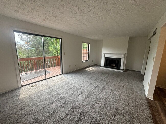 Building Photo - Home For Rent - Thornberry Townhomes!