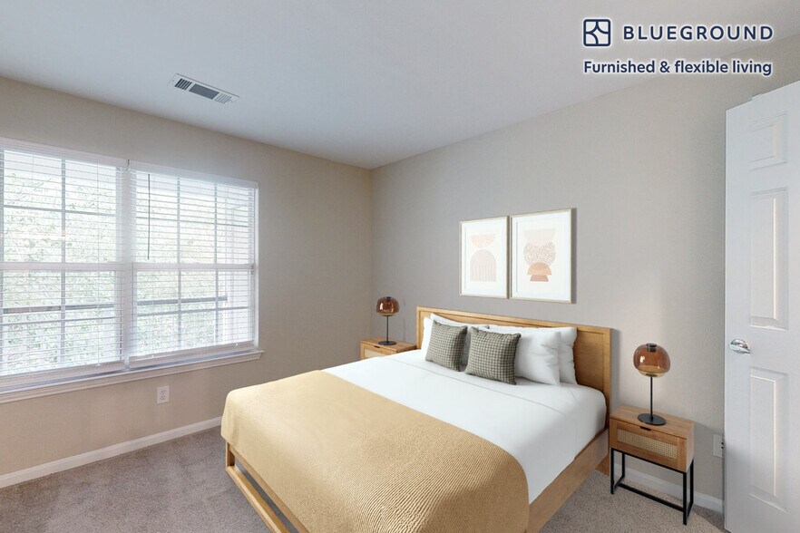 Building Photo - 100 Court N Dr