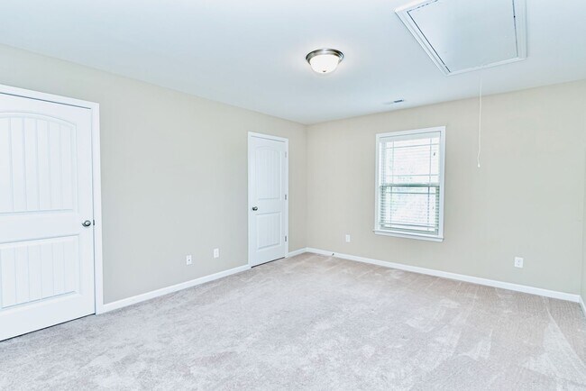 Building Photo - Beautiful home