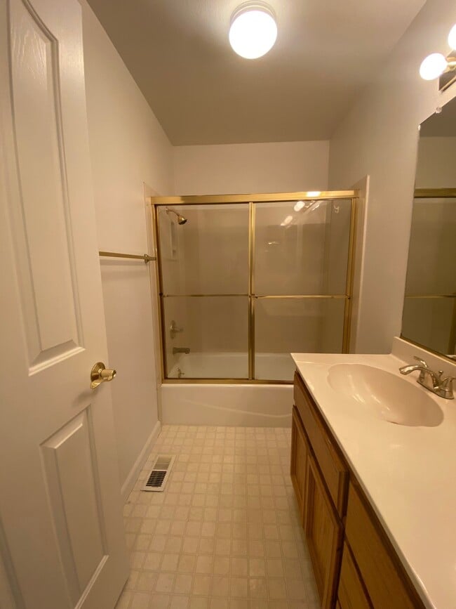Building Photo - 331 Vistamont Dr