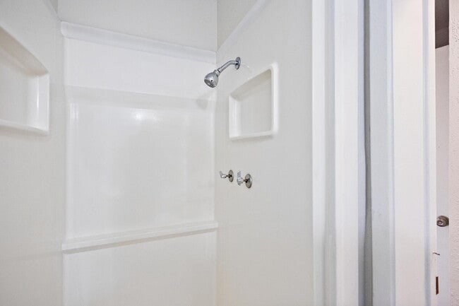 Building Photo - 3/2 townhouse at the Rez!