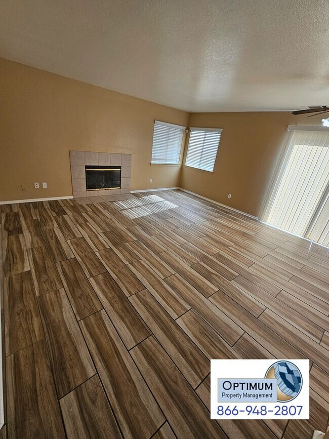 Building Photo - Spacious 6 bedroom , 3 bathroom home with downstairs bedroom and bath